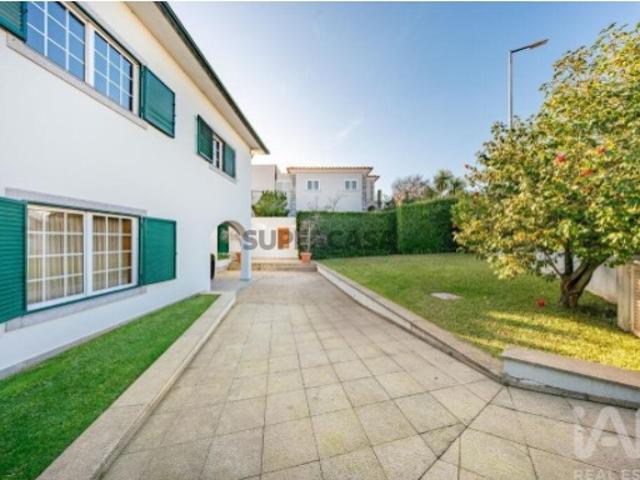Moradia isolada T4 em Vila Nova de Famalicão e Calendário de 205 m²