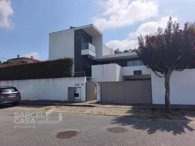 Exclusividade & Elegância: Moradia Individual T4 Contemporânea em Gamil, Barcelos
