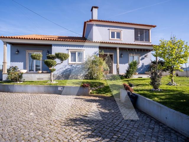 Moradia Isolada T4, Oliveirinha com 2.450m² de Terreno