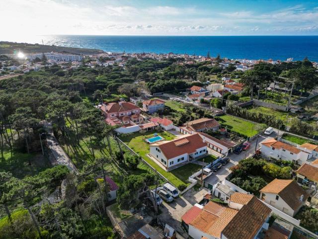 Moradia isolada T4 na Praia das Maçãs Colares