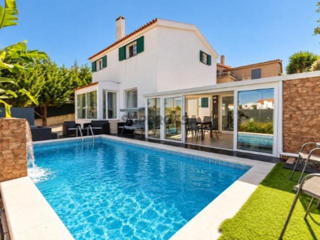 Moradia Isolada T4 Renovada com Piscina | Azóia, Sesimbra
