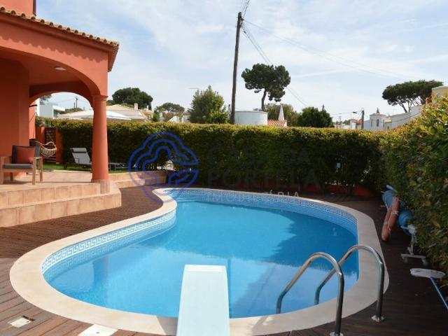 Moradia Isolada T4 totalmente remodelada em Vilamoura 281m² Quarteira
