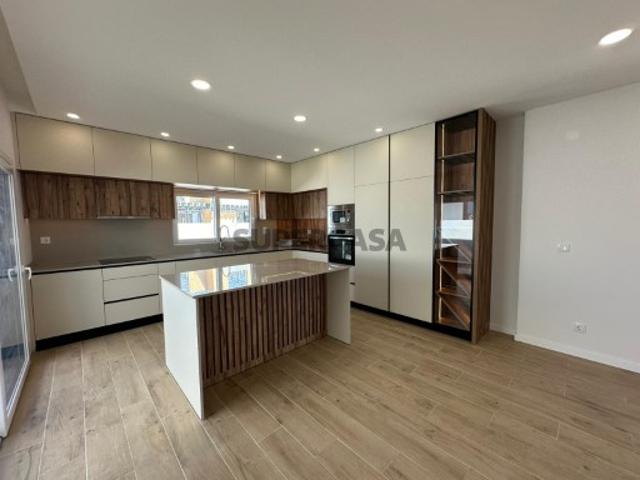 Moradia Isolada T4 Térrea Nova com Garagem e Jardim Quinta do Anjo Palmela