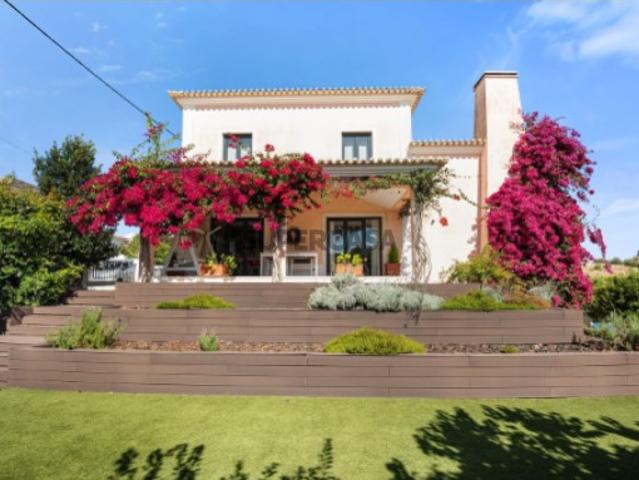 Moradia Isolada T5 + 1 com jardim, São João da Talha, Loures