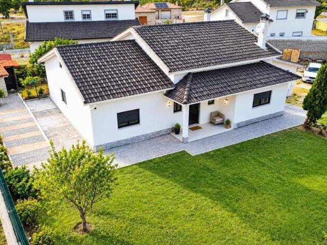 Moradia Isolada T5 com Garagem e Forno Tradicional