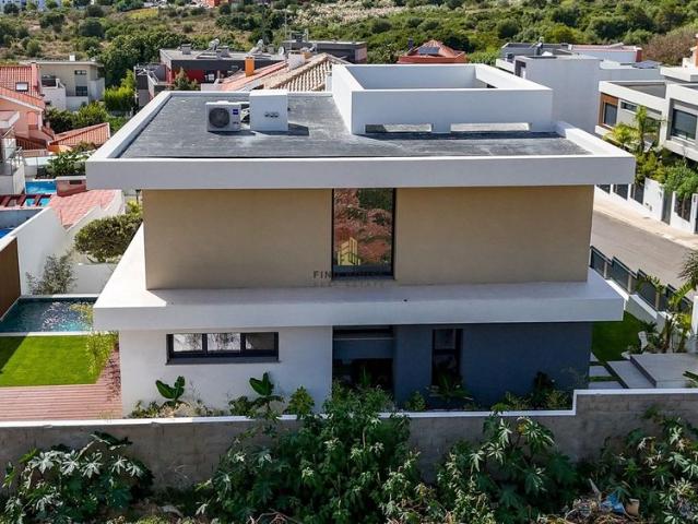 Moradia Isolada T5 com piscina e jardim no Arneiro