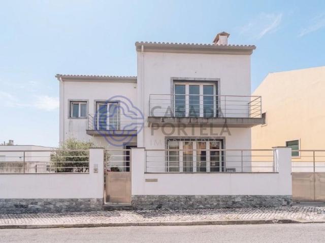 Moradia isolada T5 c/logradouro e garagem Algueirão Mem Ma. 201m² Algueirão Mem Martins