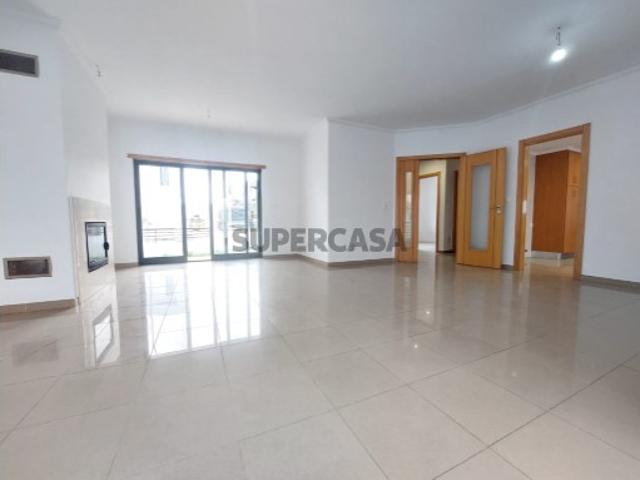 Moradia Isolada T5, boas áreas. Quinta da Alembrança Feijó