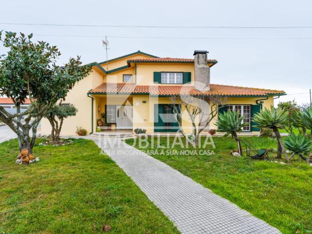 Moradia Isolada T5 | Garagem | Terreno