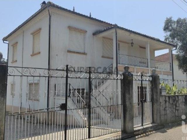 Moradia isolada T5 em São Pedro da Torre de 102 m²