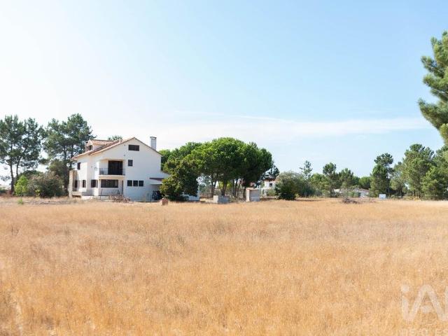 Moradia isolada T5 em Salvaterra de Magos e Foros de Salvaterra de 377,53 m²