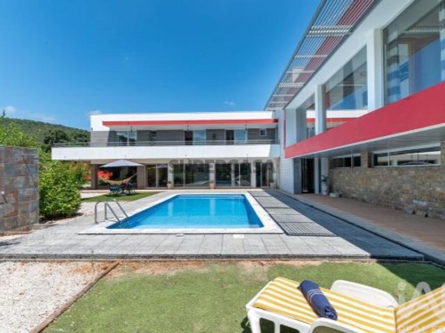 Moradia isolada T5 em Pousaflores de 579 m²