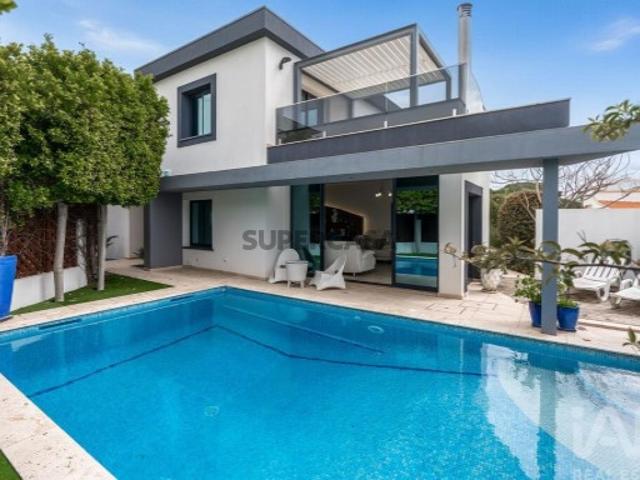 Moradia isolada T5 em Quarteira de 261,5 m²