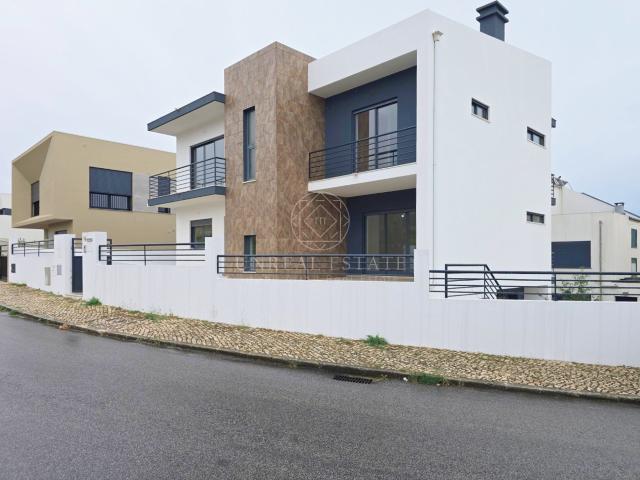 Moradia Isolada T5 Venda em Laranjeiro e Feijó,Almada 180m² Laranjeiro e Feijó