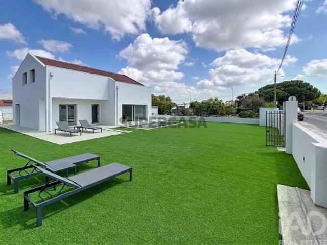 Moradia isolada T6 em Azeitão de 188 m²