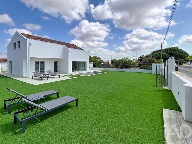 Moradia isolada T6 em Azeitão de 188 m² 188m² Azeitão São Lourenço e São Simão