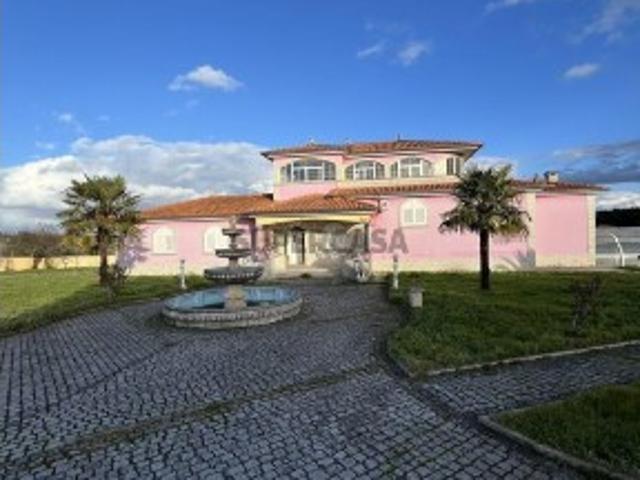 Moradia isolada T6 em Bustelo de 723 m²