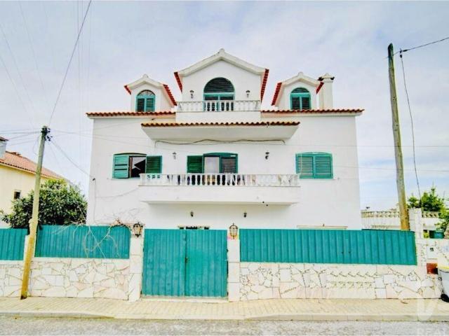 Moradia isolada T8 em Corroios de 255 m²
