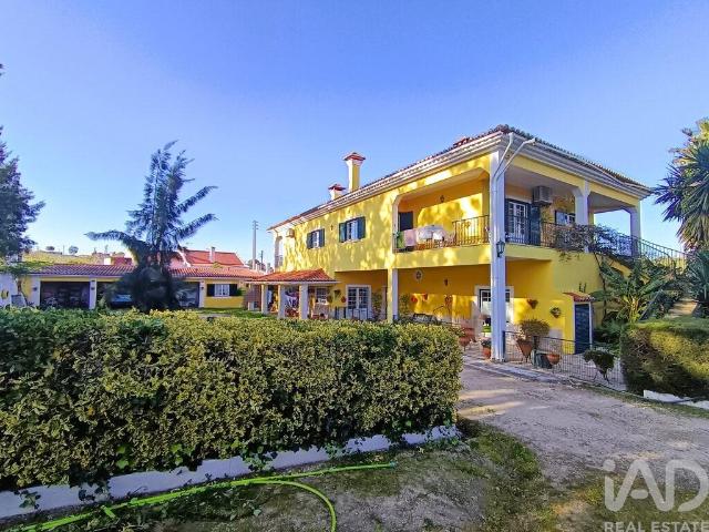 Moradia isolada T8 em Castanheira do Ribatejo e Cachoeiras de 240 m²