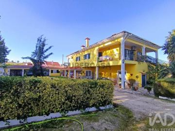 Moradia isolada T8 em Castanheira do Ribatejo e Cachoeiras de 240 m²