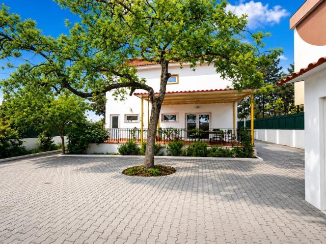 Moradia Isolada Totalmente Remodelada | Potencial para 7 Qua. 0m² Caparica e Trafaria