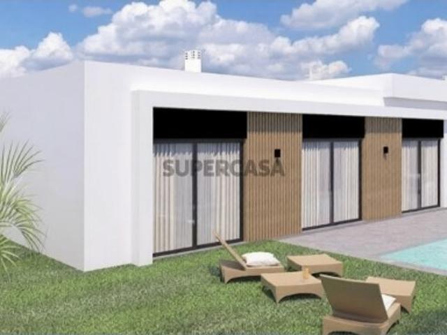Moradia Isolada Térrea T4, com Piscina e Garagem. Azeitão