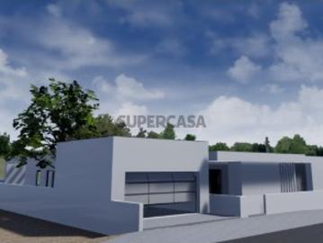 Moradia isolada terrena T4 Nadadouro