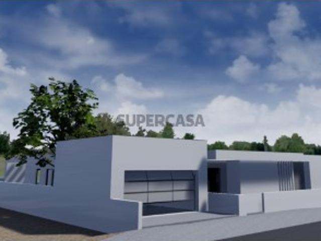 Moradia isolada terrena T4 Nadadouro