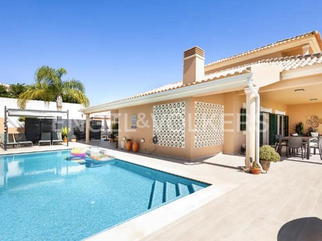 Moradia Isolada Tradicional com Piscina em Albufeira 318m² Albufeira e Olhos de Água