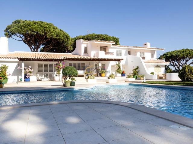 Moradia isolada Um refúgio entre verde e mar 650m² Albufeira e Olhos de Água