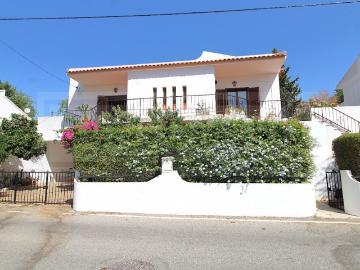 Moradia Isolada V3+1 com vista de campo a apenas 1 km de Paderne
