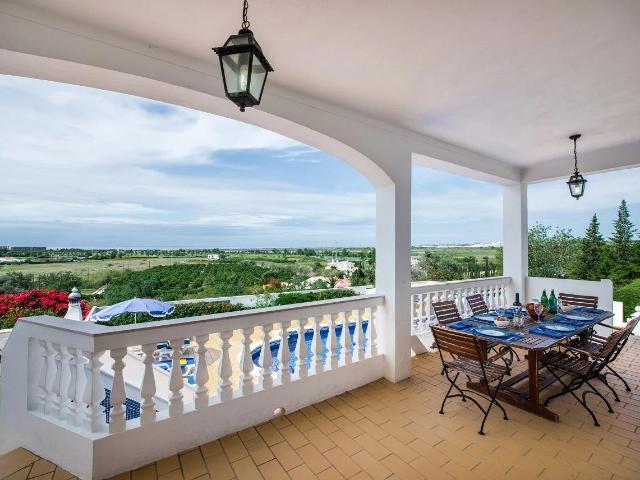 Moradia isolada V4 c/ Piscina e Vista Mar, no Oeste de Albuf. 343m² Guia