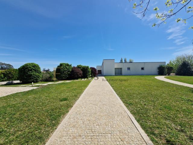 Moradia isolada V5, com piscina aquecida, na Póvoa de Varzim