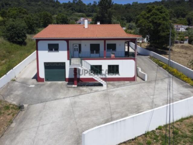 Moradia T3 com garagem em Alcobaça