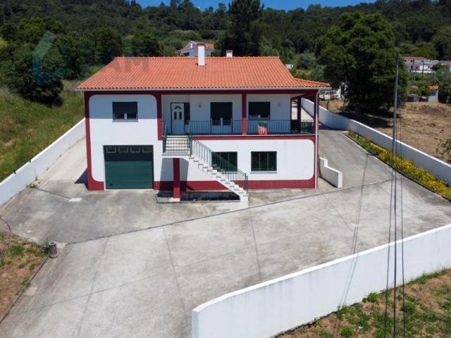 Moradia T3 com garagem em Alcobaça