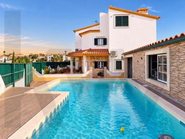 Moradia junto a Óbidos | 222 m², garagem, sótão e excelente espaço exterior