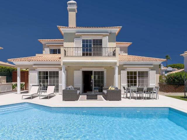 Moradia Luminosa em Varandas do Lago 284m² Almancil