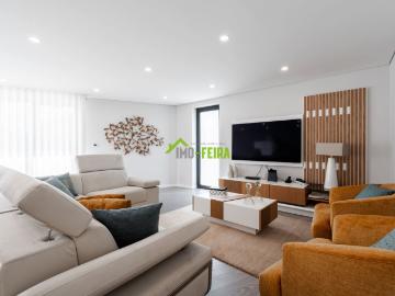 MORADIA LUXO COM PISCINA