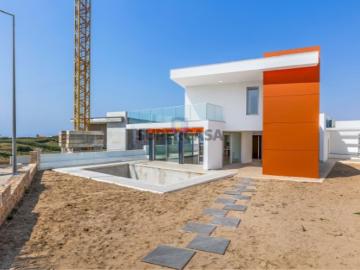 Moradia Luxuosa com Piscina e Elevador na Praia Porto Dinheiro