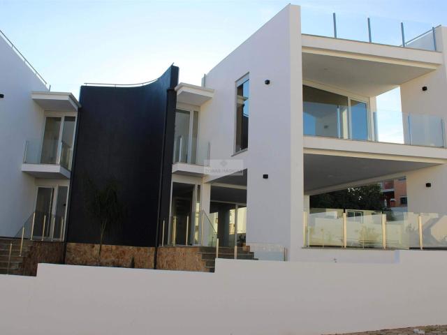 Moradia de Luxo de linhas contemporâneas em Lagos 278m² Lagos