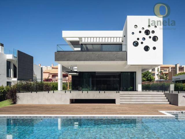 Moradia Luxuosa e de Vanguarda frente a campo de Golfe em Vi. 252m² Quarteira