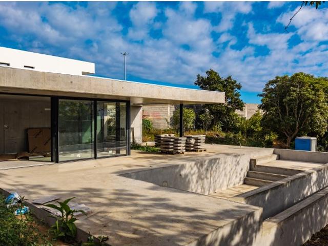 Moradia LUXURY em Betão Armado | Piscina Infinita | Vista Mar | Ponta Delgada