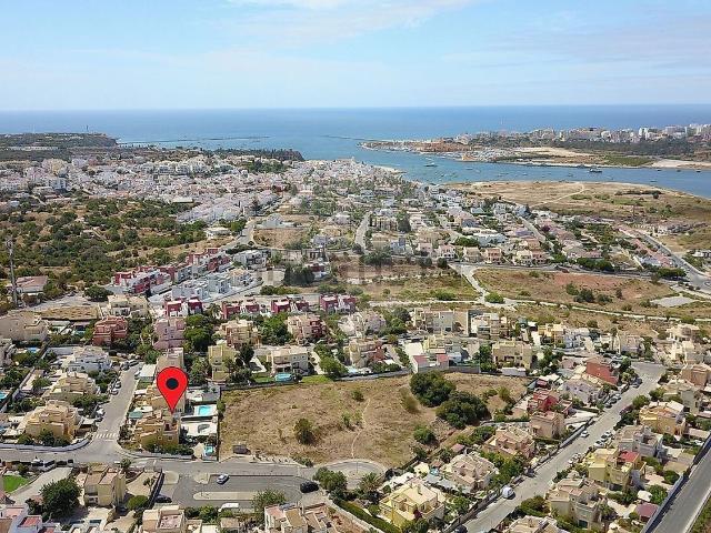 Moradia, Estômbar e Parchal