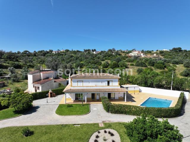 Moradia, Lagoa e Carvoeiro
