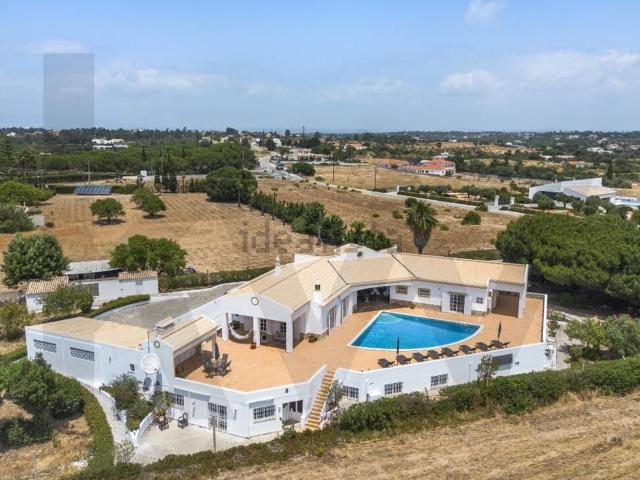 Moradia, Lagoa e Carvoeiro