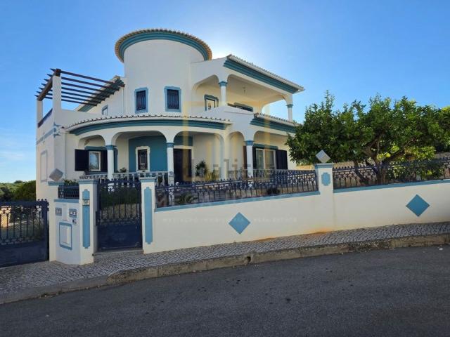 Moradia, Lagoa e Carvoeiro