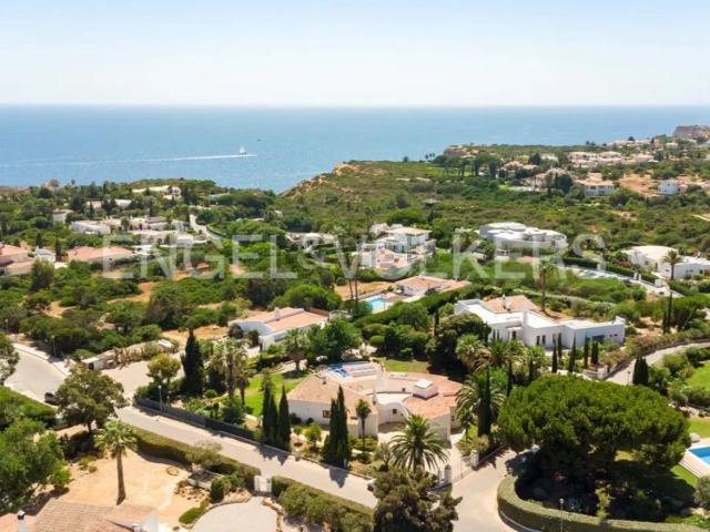 Moradia, Lagoa e Carvoeiro