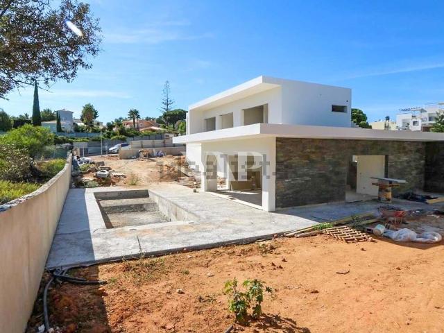 Moradia, Lagoa e Carvoeiro