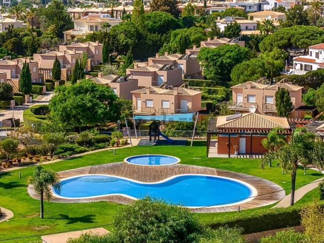 Moradia, Lagoa e Carvoeiro