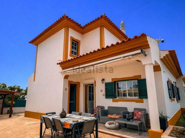Moradia, Lagoa e Carvoeiro